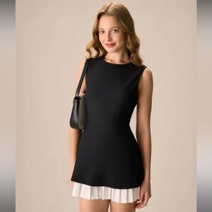 NEW Rihoas Women's Black White Pleated Hem Mini Fitted Short Dress Size M NWT